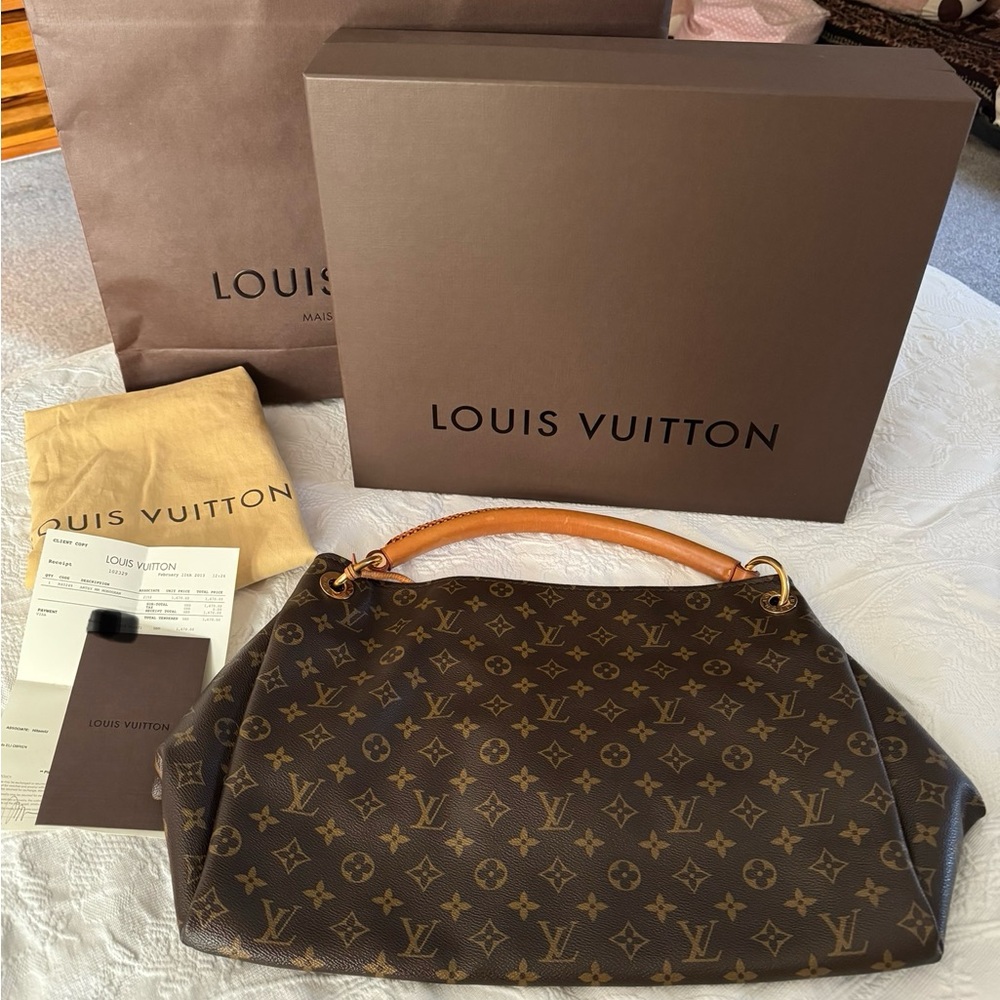 Louis Vuitton Artsy MM Monogram - 16”x12”x7.5”